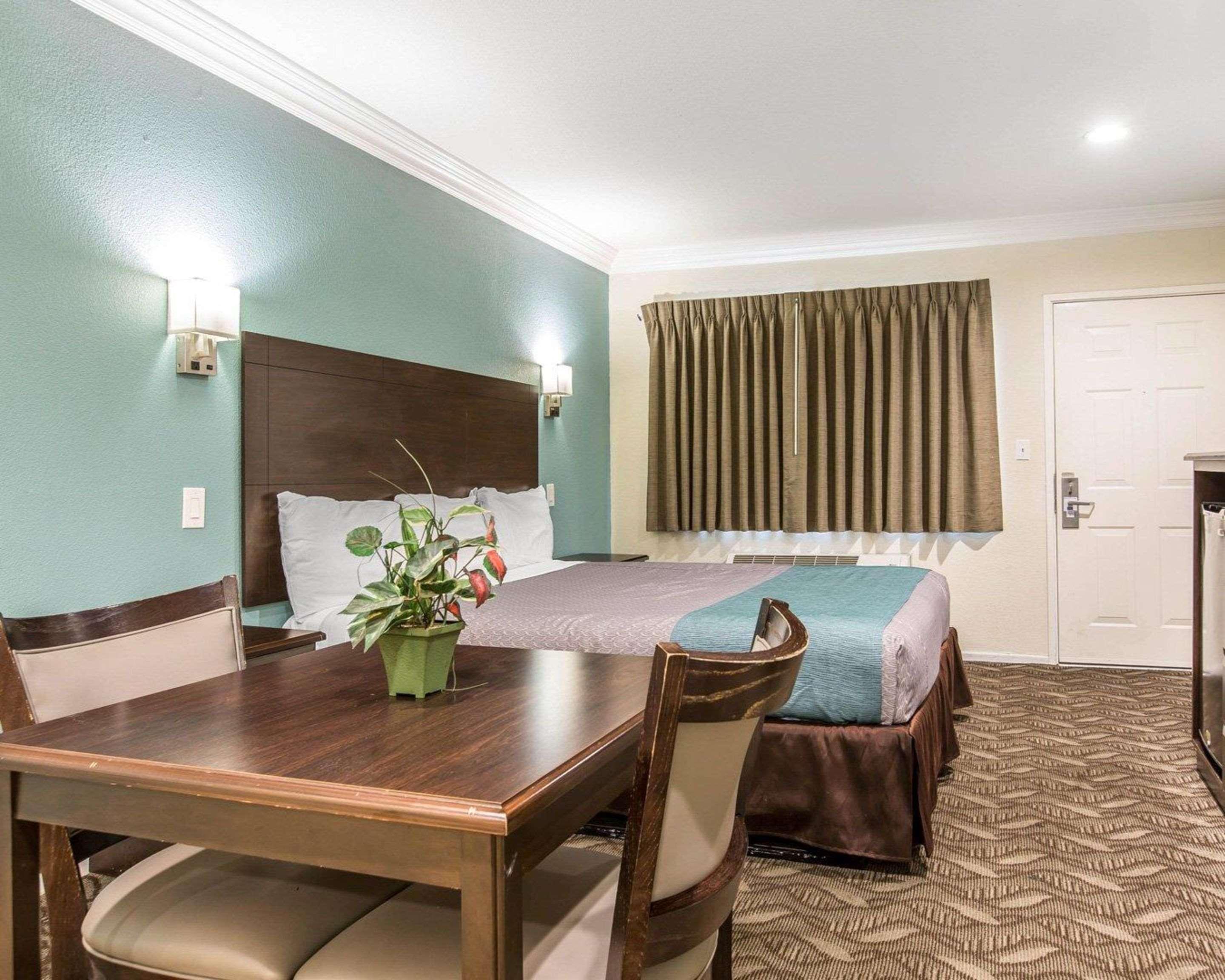 Rodeway Inn & Suites Inglewood Exterior photo