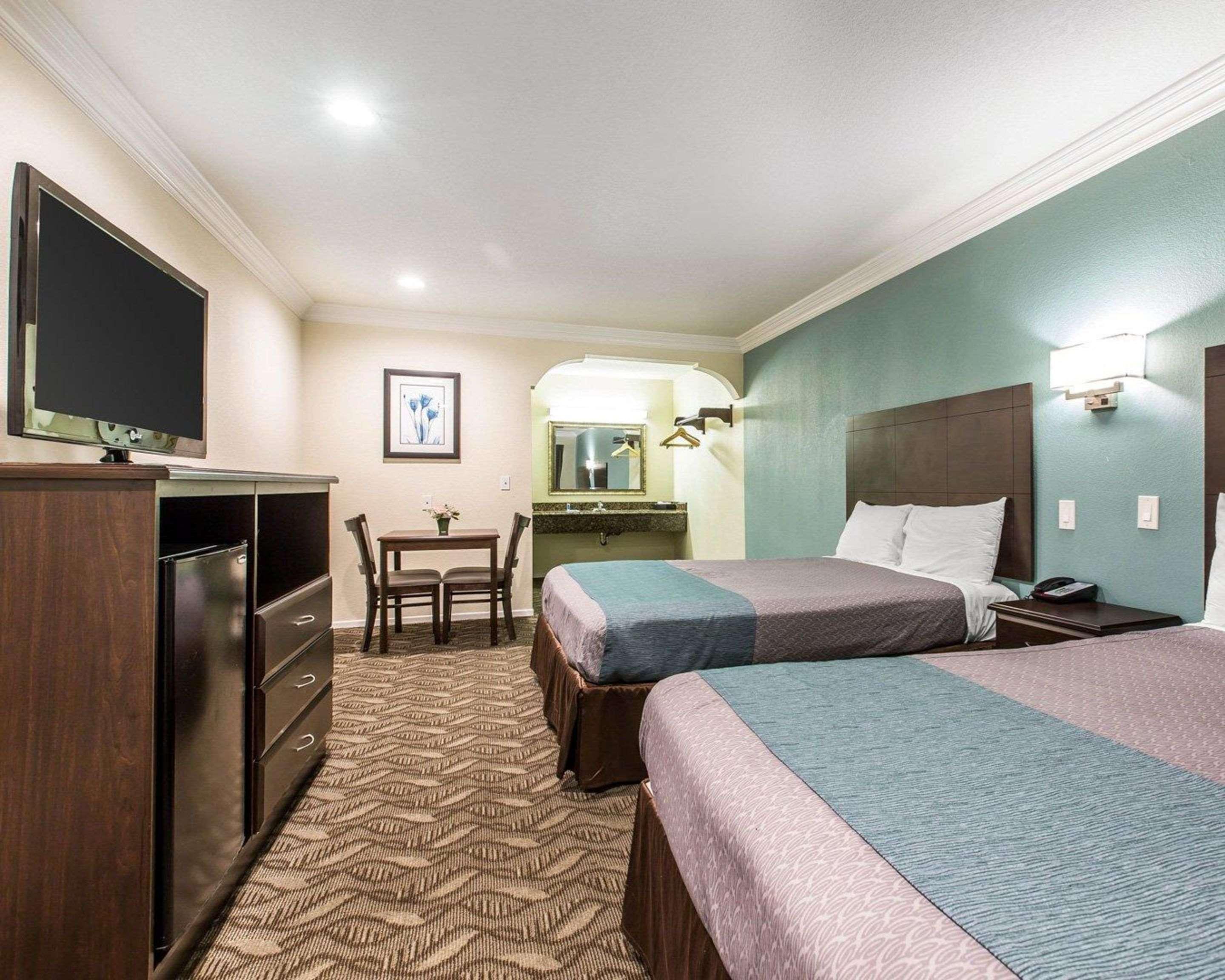 Rodeway Inn & Suites Inglewood Exterior photo