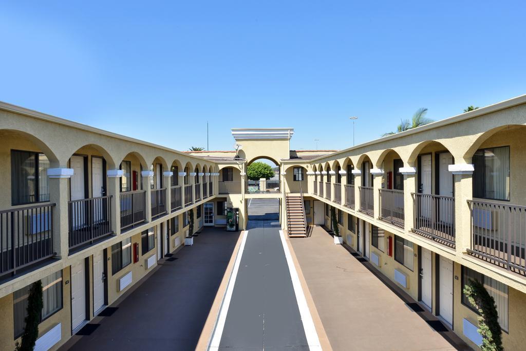 Rodeway Inn & Suites Inglewood Exterior photo